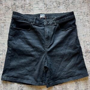 Ripton and Co women’s black shorts size 16/ 33 in